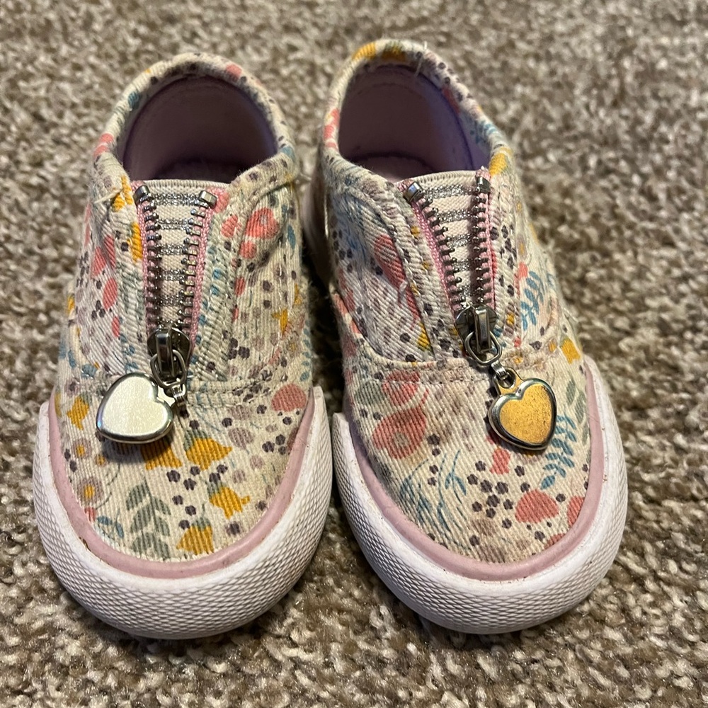 Toddler girls shoes. Size 4.